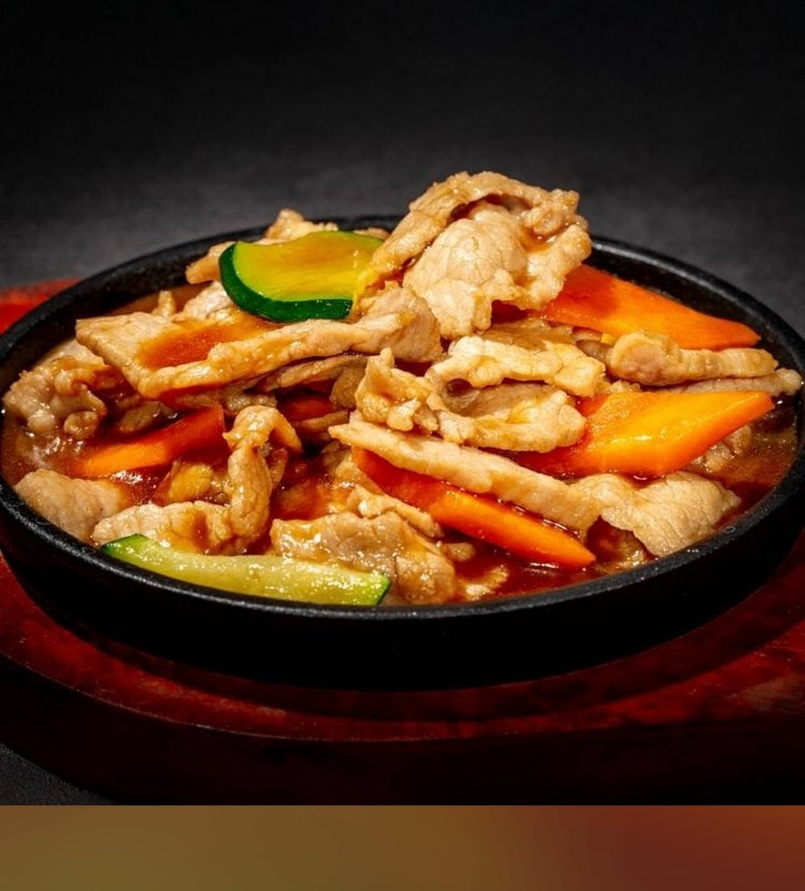 Manzo saltato al wok su piastra rovente di Oh! My Bao Milano